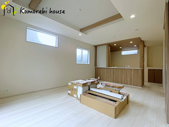 桶川市北1丁目　新築一戸建て　ブルーミングガーデン　01の居間・リビング|26.8.8撮影済み