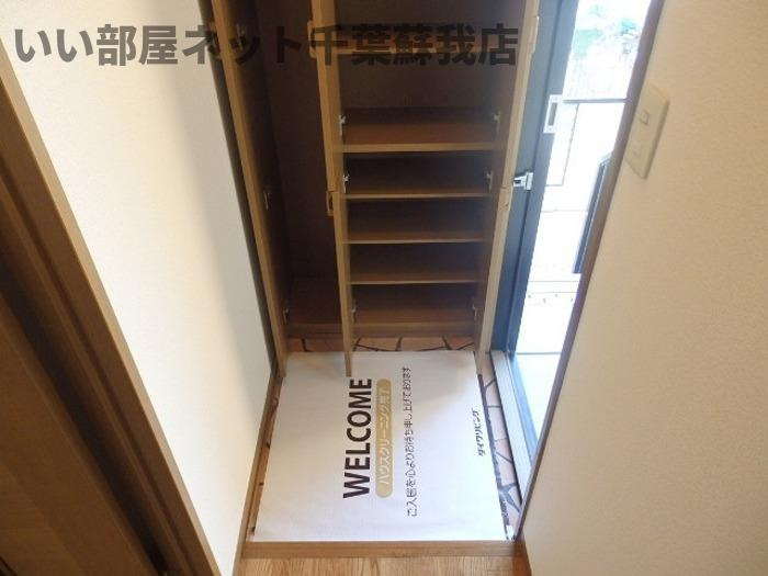 セジュール五井　Ｃの玄関|明るい玄関です