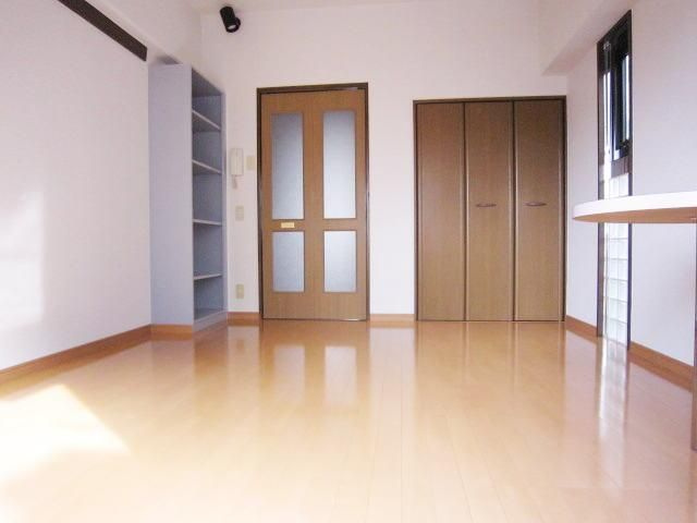 馬借タカヤコーポレーションビルの洋室