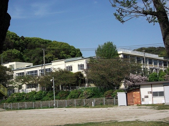 サンハイツ梶山Ｂの周辺|杁小学校まで130m