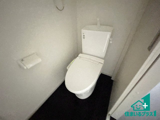 ★乙訓郡大山崎町大山崎尻江　第1期　新築一戸建てのトイレ|1・2階の2ヶ所にあるので、朝の忙しい時間の順番待ちもなく、深夜の利用にも大変便利です。