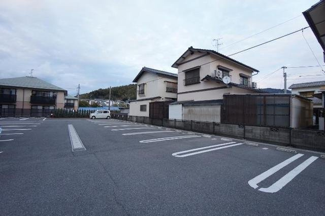 フレンテ二島Ⅱの駐車場