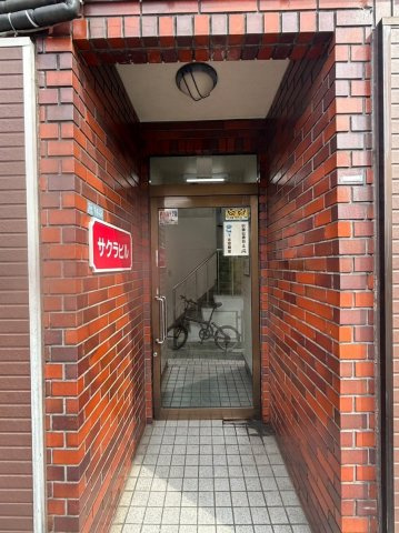 サクラビルのエントランス