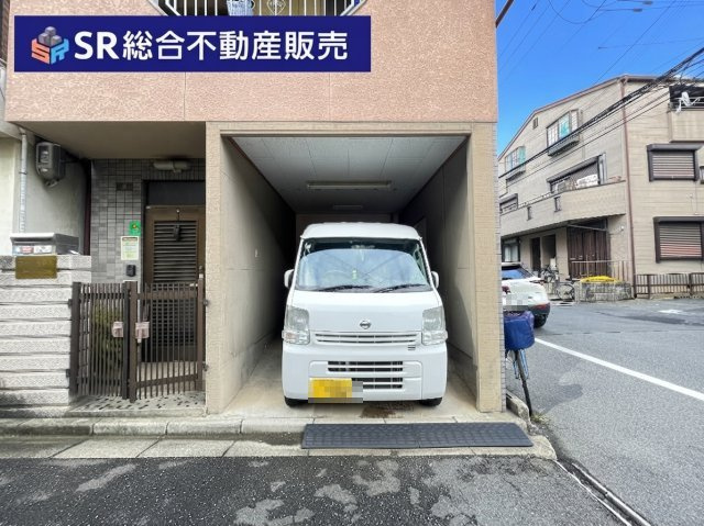 大蓮南4丁目中古戸建の駐車場|お車をお持ちの方には必要な駐車場はビルトインガレージ1台分（車種による）です！