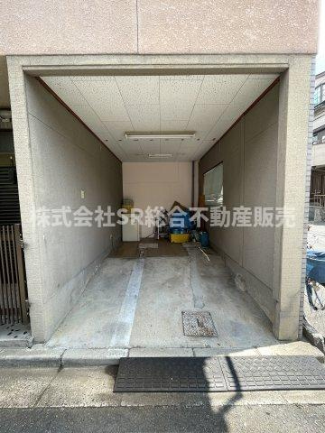 大蓮南4丁目中古戸建の駐車場|お車をお持ちの方には必要な駐車場はビルトインガレージ1台分（車種による）です！