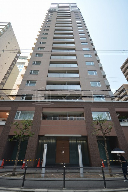 クロスレジデンス大阪新町の外観