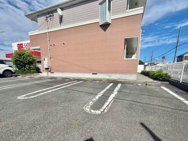 スカイルーム南条の駐車場
