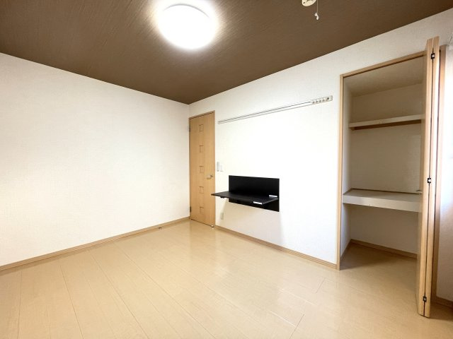 ソレアードⅢの寝室|※左右反転・別室の写真になります。