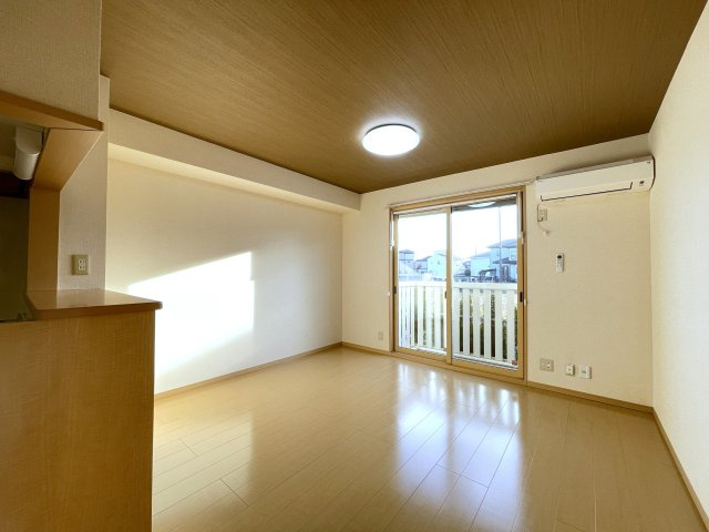 ソレアードⅢの居間・リビング|※左右反転・別室の写真になります。