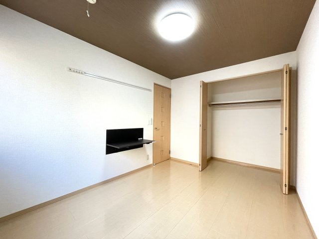 ソレアードⅢの子供部屋|※左右反転・別室の写真になります。