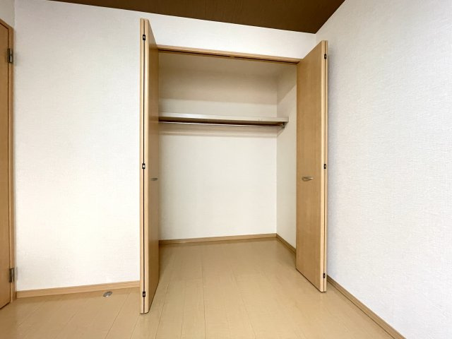 ソレアードⅢの収納|※左右反転・別室の写真になります。