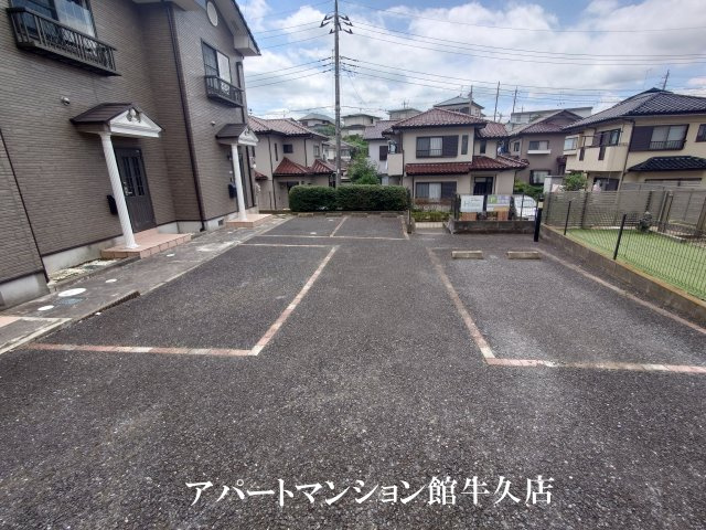 ランポ牛久の駐車場