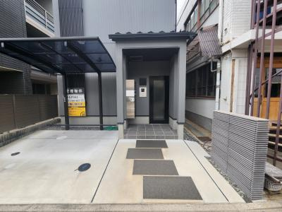 NEST冷泉町のエントランス