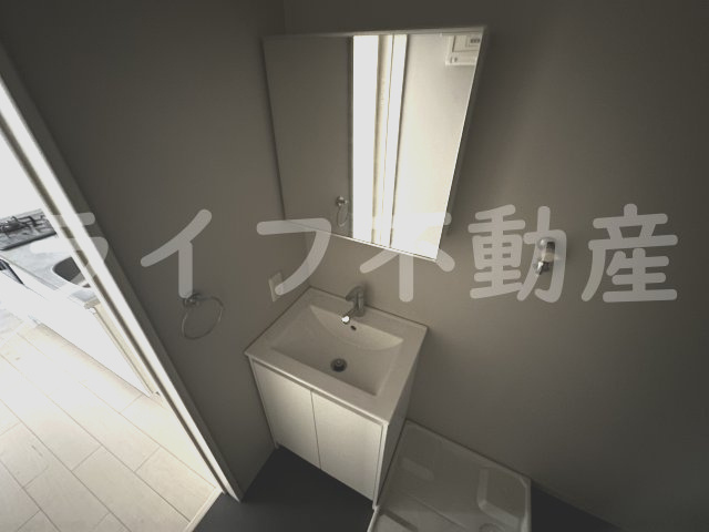 クレストヴィラの独立洗面台|朝の支度にも助かる、独立の洗髪洗面化粧台