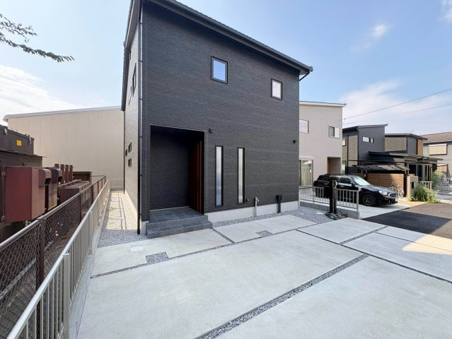 草津市青地町　築後未入居物件の外観