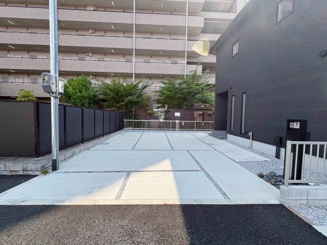 草津市青地町　築後未入居物件の駐車場