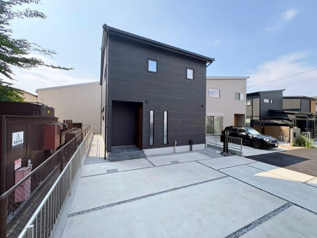 草津市青地町　築後未入居物件の駐車場