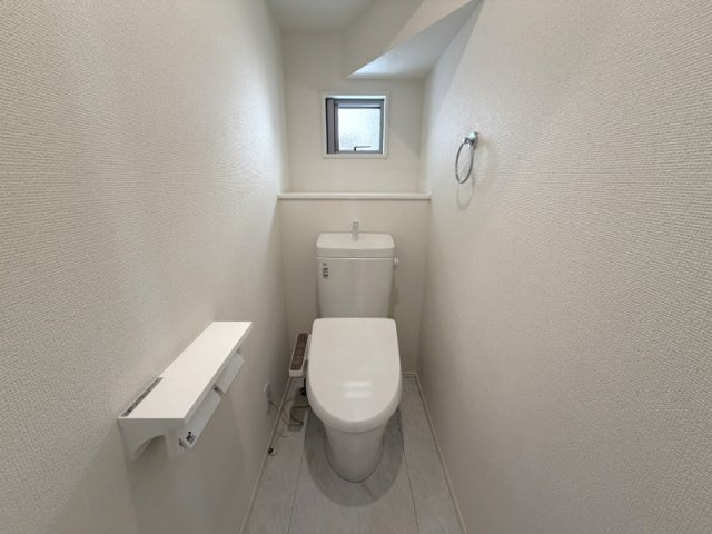 所沢市下安松 築浅 中古一戸建住宅のトイレ