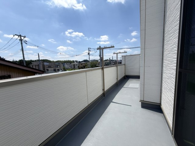 所沢市下安松 築浅 中古一戸建住宅のバルコニー