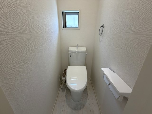 所沢市下安松 築浅 中古一戸建住宅のトイレ
