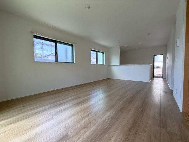 所沢市下安松 築浅 中古一戸建住宅の居間・リビング