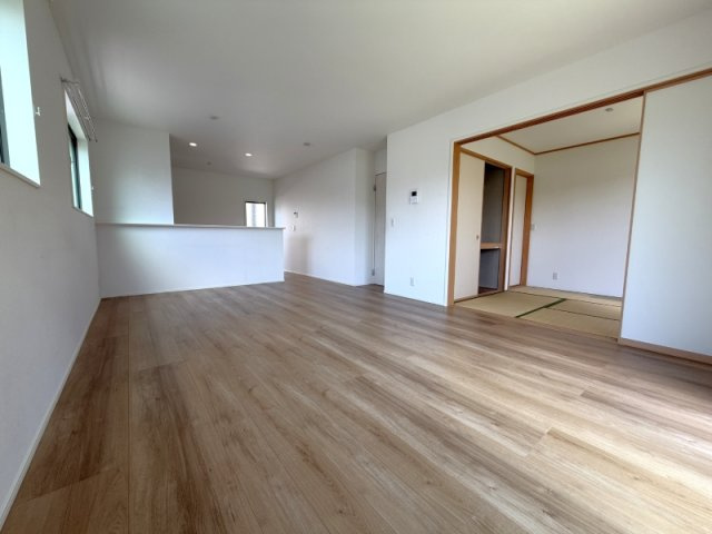 所沢市下安松 築浅 中古一戸建住宅の居間・リビング
