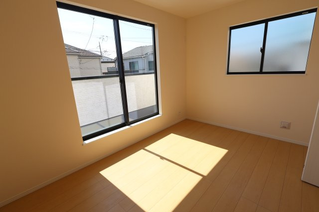 《仲介手数料無料》上尾市二ツ宮1001新築一戸建てハートフルタウンの洋室