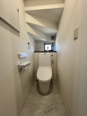 井上町戸建のトイレ