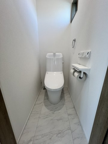 井上町戸建のトイレ