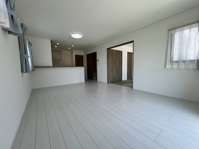 井上町戸建の居間・リビング