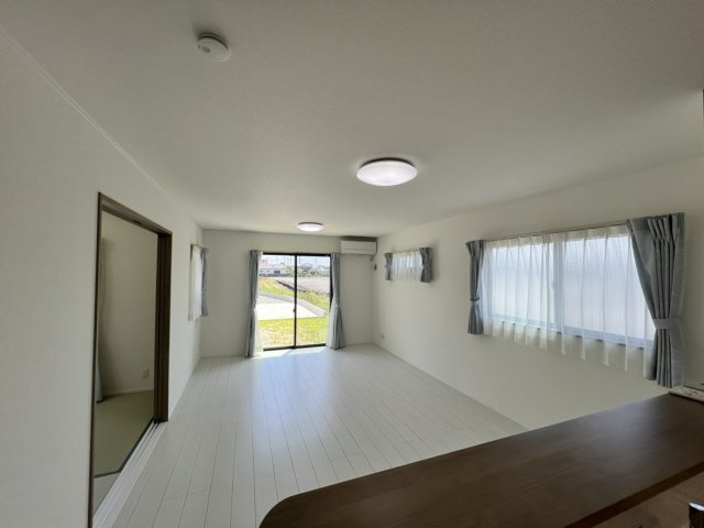 井上町戸建の居間・リビング