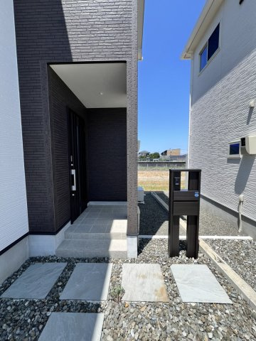 井上町戸建の玄関