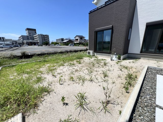井上町戸建の庭