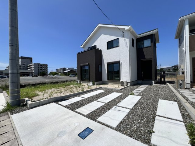 井上町戸建の駐車場
