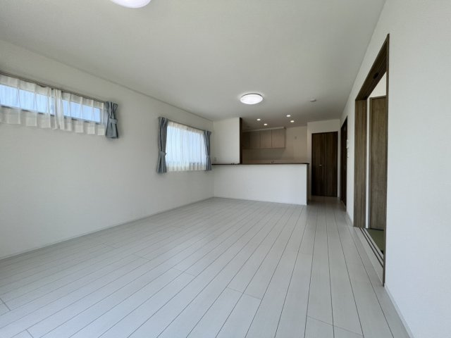 井上町戸建の居間・リビング