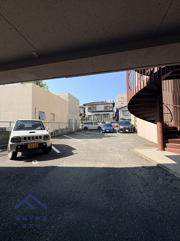 ライオンズマンション昭代の駐車場