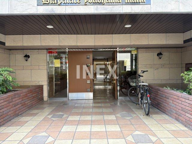 横浜市南区宿町３丁目の賃貸マンションのエントランス