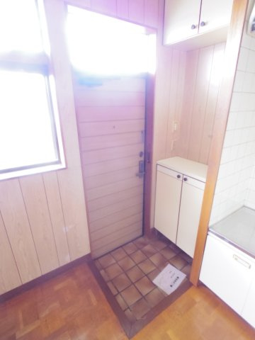 稲荷台ハイツの玄関