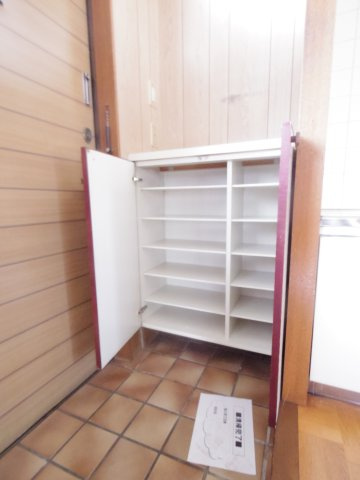 稲荷台ハイツの玄関