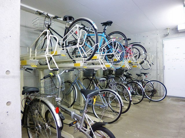 オーキッドレジデンス蔵前Ⅱの設備|屋内屋根付き駐輪場です、無料です