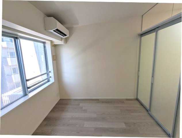 オーキッドレジデンス蔵前Ⅱの設備|スライドドアを閉めたリビング隣の5.9帖洋室