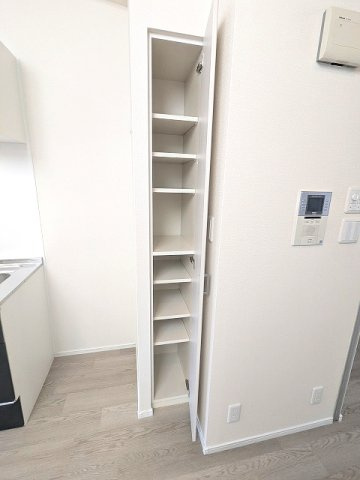 オーキッドレジデンス蔵前Ⅱの設備|キッチン隣の収納