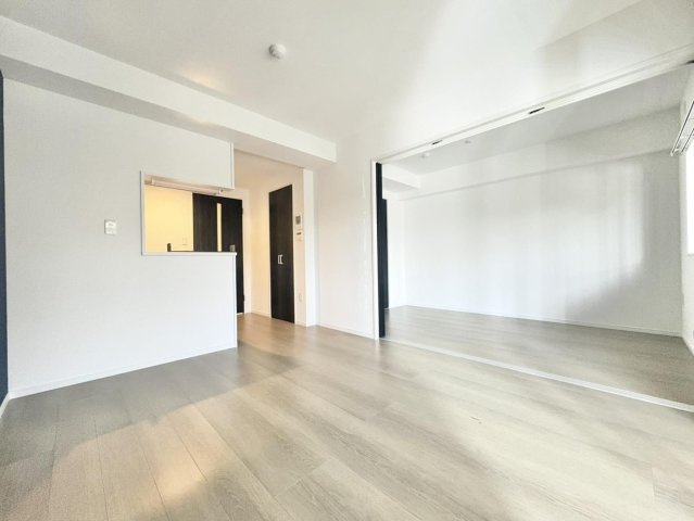 熊本市中央区薬園町の賃貸マンションの居間・リビング|写真は反転タイプになります。