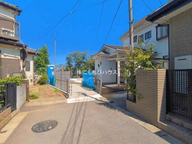 上尾市瓦葺02179①　新築一戸建て　01の前面道路含む現地写真|撮影：'26/08/25