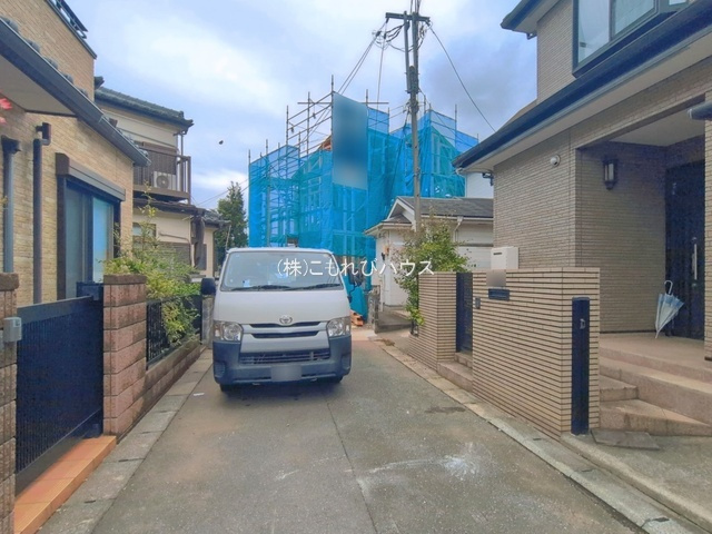 上尾市瓦葺02179①　新築一戸建て　01の前面道路含む現地写真|撮影：'26/08/25
