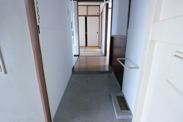 多聞台ビルの玄関