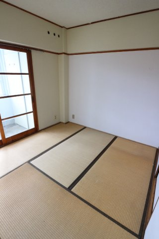 多聞台ビルの和室