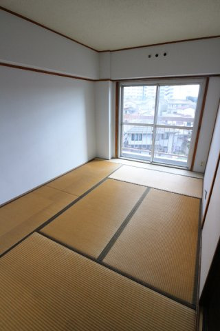 多聞台ビルの寝室