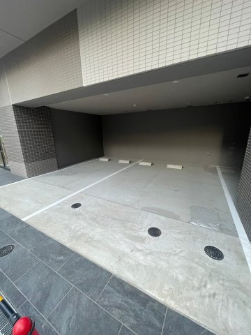 コンフォリア・リヴ巣鴨の駐車場