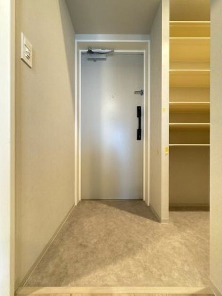 The 9th Residence Sakae Sideの玄関|シューズクローゼットがあります
